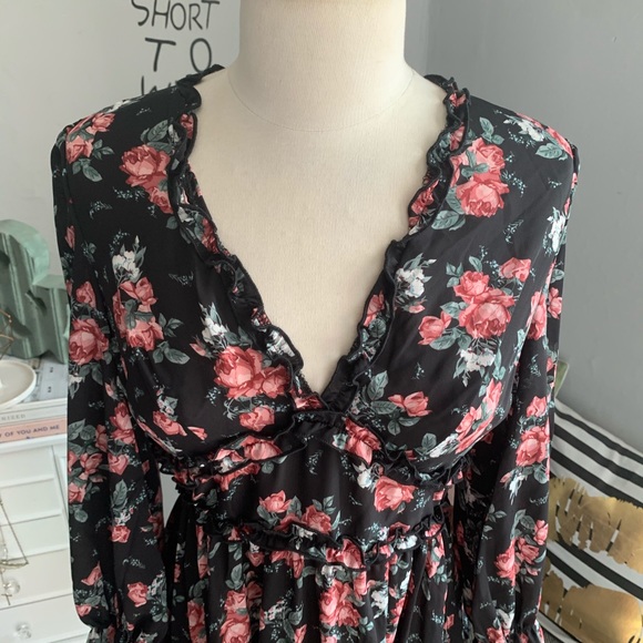 Shein// beautiful open back dress size small - Picture 7 of 11